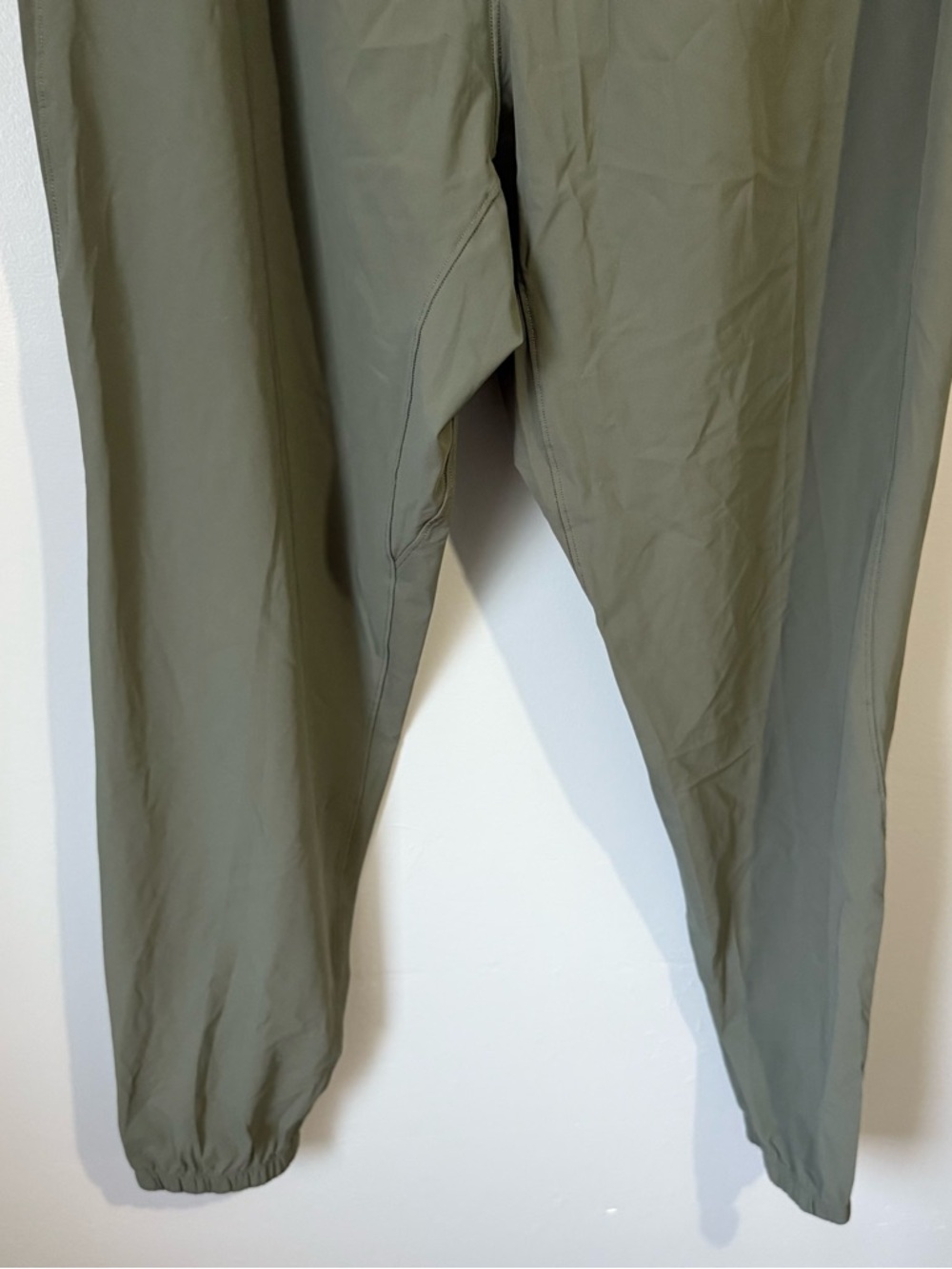Lululemon Green Surge Joggers Size medium - Picture 2 of 6